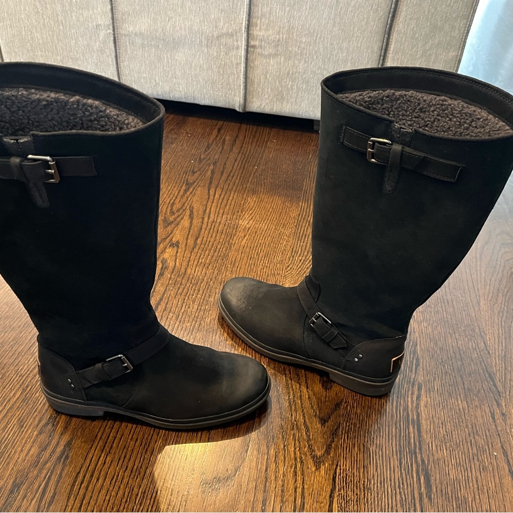 Ugg boots- Thompson black size 8.5.